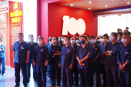 参观泸州市庆祝建党100周年展览.jpg