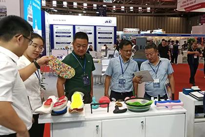 澳门十大老牌信誉平台排行榜在越南参展.jpg