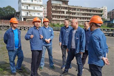 澳门十大老牌信誉平台排行榜股份公司党委书记廖廷君一行深入江边码头督查防洪防汛工作