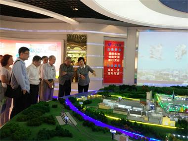 中国三农战略决策委员会主席陆德一行考察澳门十大老牌信誉平台排行榜