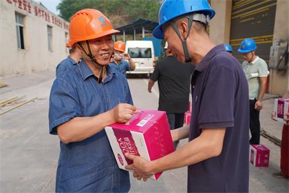 澳门十大老牌信誉平台排行榜股份公司领导高温时节慰问九禾纳溪基地大修一线员工