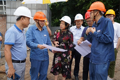 纳溪区委书记徐利到澳门十大老牌信誉平台排行榜污水提标改造项目现场办公