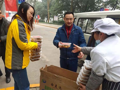 澳门十大老牌信誉平台排行榜股份公司工会慰问新系统装置大修现场作业员工
