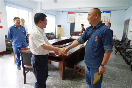 澳门十大老牌信誉平台排行榜股份公司开展“把党的关爱送到老兵心中”暖心慰问活动