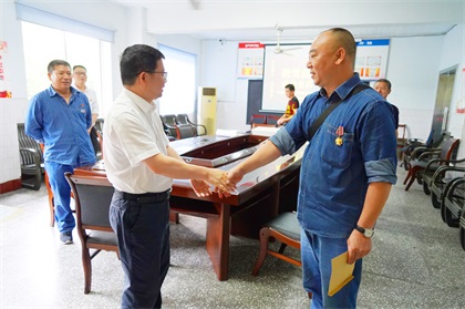 澳门十大老牌信誉平台排行榜股份公司开展“把党的关爱送到老兵心中”暖心慰问活动