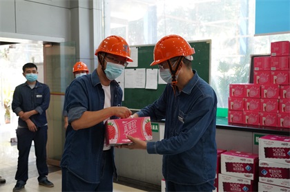 澳门十大老牌信誉平台排行榜股份公司总经理赵永清率队开展“送清凉”慰问活动