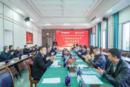 澳门十大老牌信誉平台排行榜股份公司与德阳科贸职业学院举行“产教融合校企合作”签约仪式