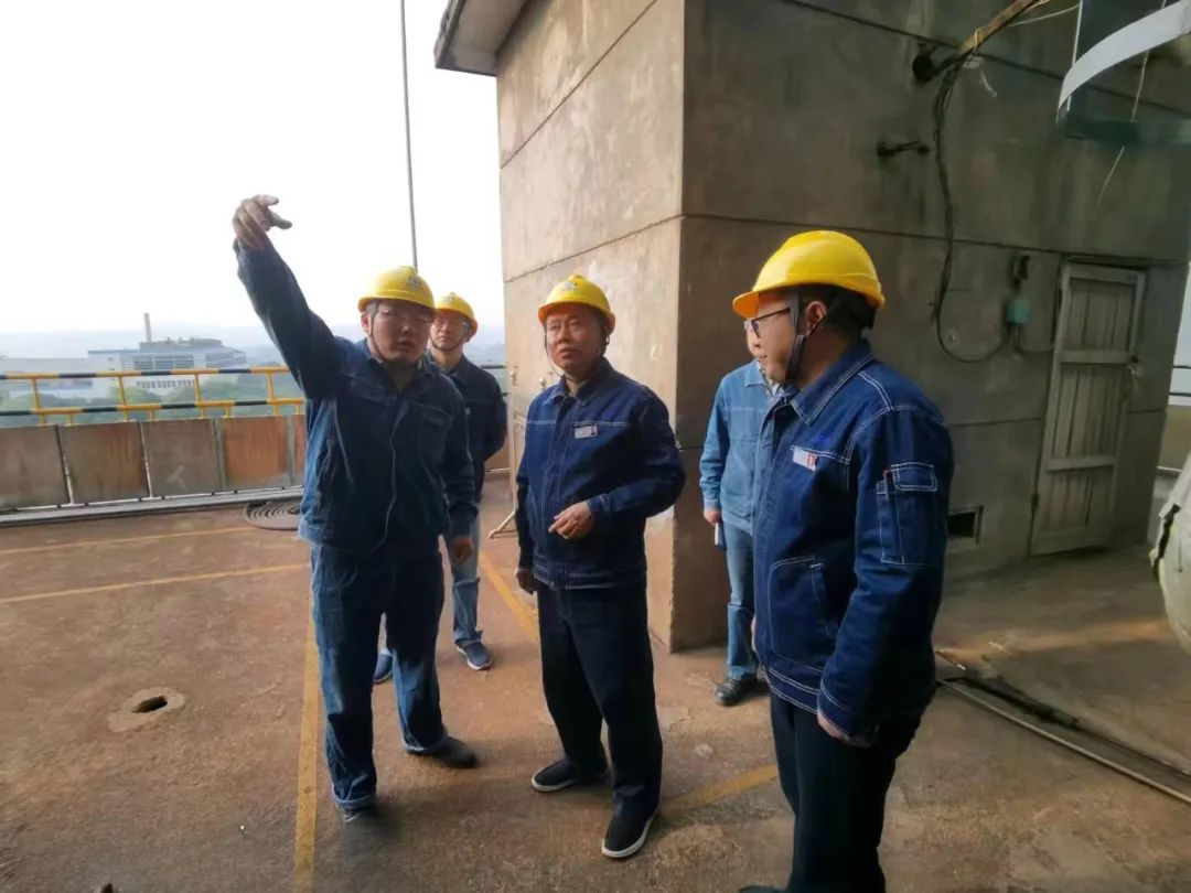 澳门十大老牌信誉平台排行榜股份公司党委书记、董事长廖廷君一行深入尿素现场检查指导工作