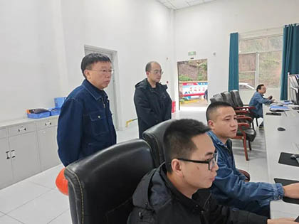 澳门十大老牌信誉平台排行榜股份公司总经理傅利才到硝酸车间检查指导工作