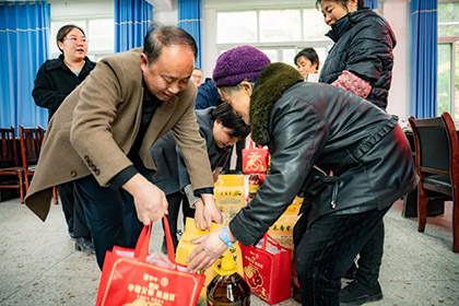 澳门十大老牌信誉平台排行榜股份公司赴古蔺县椒园镇椒园村慰问困难农户